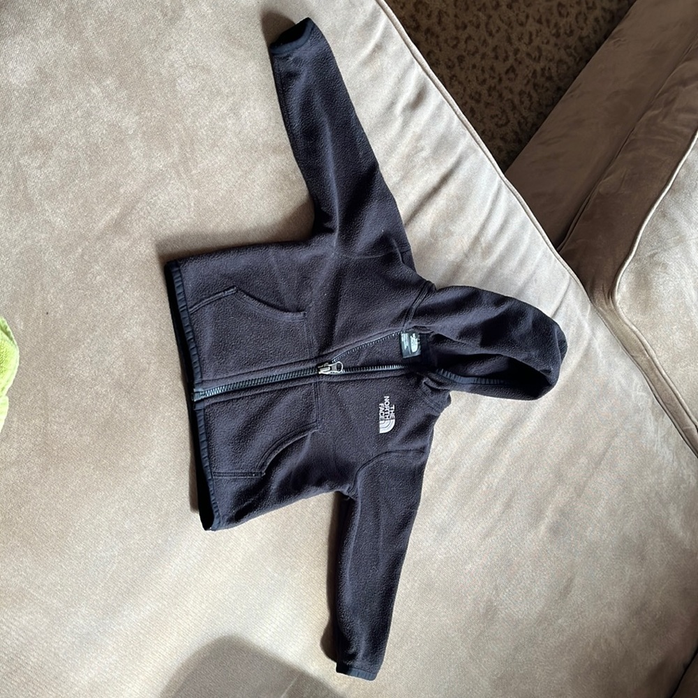 Baby Northface zip up fleece size 6-12 months. Great condition!!